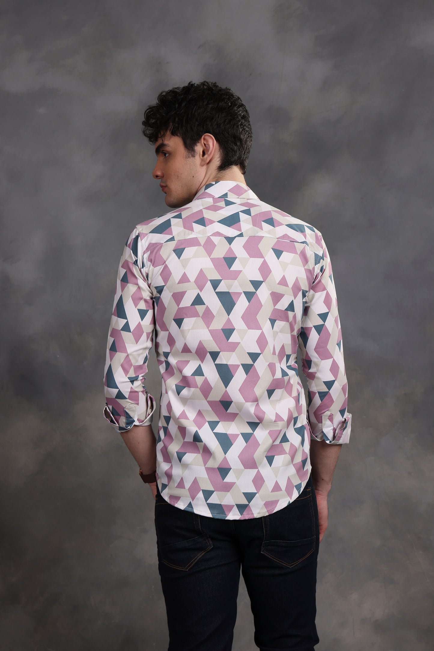 MENS PINK AND WHITE TRIANGLE PRINT LYCRA COTTON SHIRT